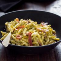 PASTA CON PESTO DI PISTACCHIO E SPECK - Tre G Food