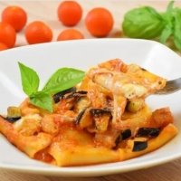 PASTA CON MELANZANE, CILIEGINO E BASILICO - TRE G FOOD