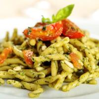 PASTA CON PESTO DI BASILICO E CILIEGINO - TRE G FOOD