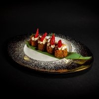 Hoso Strawberry - Rakki Sushi