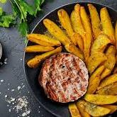 Hamburger di Scottona 200g con patate al rosmarino cotte al forno - Gusto Agropoli