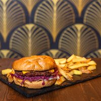 De yond - Maddé Burger