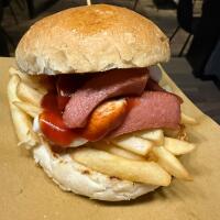 Panino Wurstel e patatine - Hamburgeria 82