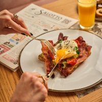 BACON AVOCADO TOAST - Salotto