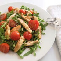 Straccetti di Pollo con Pomodorini, Rucola e Grana - Bistrò 26