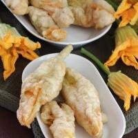 Fiori di zucca in pastella - Pizzeria La Malafemmena