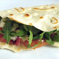 Piadina prosciutto crudo e mozzarella - Burgers Gourmet - Enna
