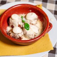 Polpette fritte con fonduta di parmigiano 4pz - Tamburella - Trattoria e Pizzeria