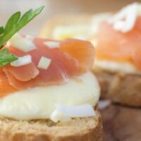 BRUSCHETTE & SALMONE AFFUMICATO -  5 pezzi - Giza Caffè Gelateria molfetta