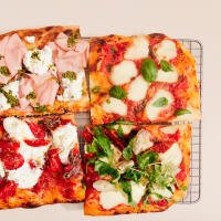 Pizza melanzane  a funghetto provola e pomodorini - Il caseificio della masseria d'Elia