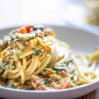Spaghetti Pesto trapanese - Bella Palermo Gastronomia