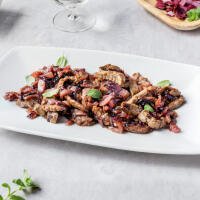 Straccetti di Fassona con speck, noci, radicchio e riduzione di balsamico - Risto Macelleria Passini