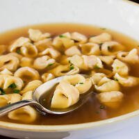 Tortellini in brodo - Risto Macelleria Passini