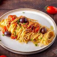 Pasta olive, tonno, pomodorini e capperi - Vacca Bòna