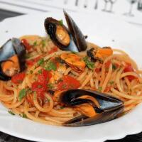 SPAGHETTONI DI GRAGNANO CON LE COZZE - Lido Santa Maria