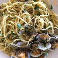 SPAGHETTONE DI GRAGNANO CON VONGOLI E LUPINI - Lido Santa Maria