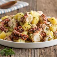 Polpo al forno con patate - Lido Santa Maria