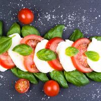 INSALATONA CAPRESE - Non solo pizza