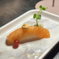 N29- NIGIRI SAKE SPICY 1PZ - Z9 Sushi Pozzuoli
