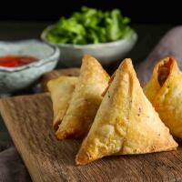 17 - TRIANGOLO DI CURRY 2PZ - Z9 Sushi Pozzuoli
