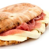Saltimbocca Prosciutto Crudo e Mozzarella - Pizze in Piazza Acciaroli