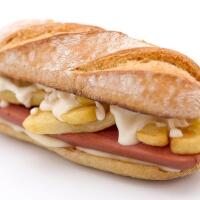 Saltimbocca Wurstel Patatine e Mozzarella - Pizze in Piazza Acciaroli