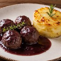 Polpette di carne con riduzione al Primitivo e tortino di patate - Minuetti LAB