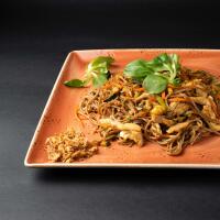 YAKI SOBA CON POLLO E VERDURE - Misaki Pompei
