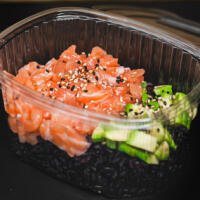 Tartare di Salmone, Avocado, Riso Nero - SushiMio a Olbia
