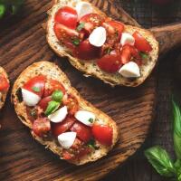 Bruschetta con mozzarella - Bagno Antonio Ischia