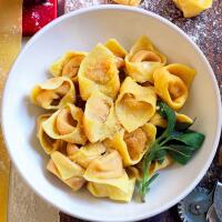Cappellacci di Zucca Burro e Salvia - Fuori Onda