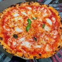 Arriva la pizza A ROT E CARRETT - Rifugio Steakhouse