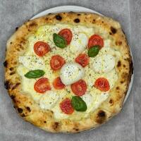 Pizza Caprese - Rifugio Steakhouse