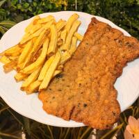 Cotoletta di vitello e patatine - Rifugio Steakhouse