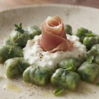 Chicche della nonna con stracciatella e crudo - Circuito del gusto